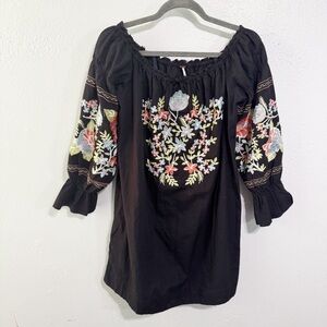 Free People Black Blouse with Colorful Floral Embroidery med